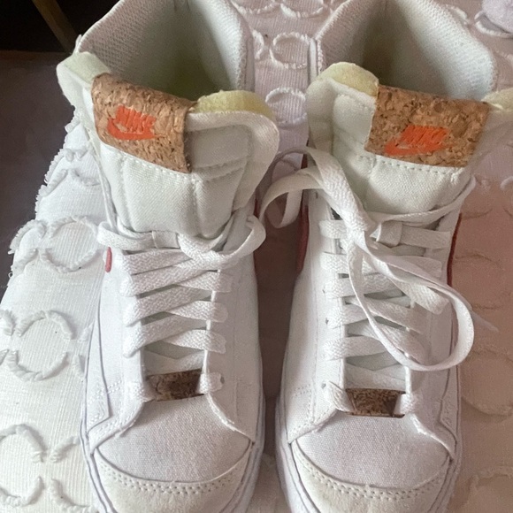 Woman’s Nike Blazer 77 Catechu - Picture 4 of 5